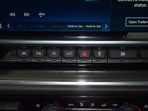 Used 2024 Chevrolet Silverado 1500 High Country w/ Technology Package image 34