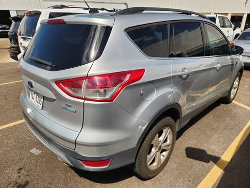 Used 2016 Ford Escape SE w/ Equipment Group 201A FWD image 4