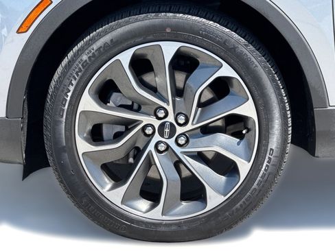 Used 2022 Lincoln Nautilus Reserve w/ Cargo Utility Package FWD image 11