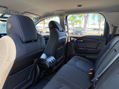 Used 2016 GMC Acadia SLE image 16