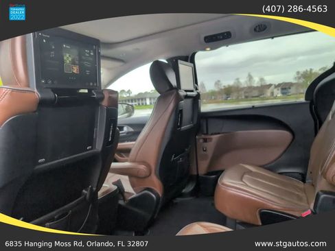 Used 2018 Chrysler Pacifica Limited w/ Tire & Wheel Group image 17