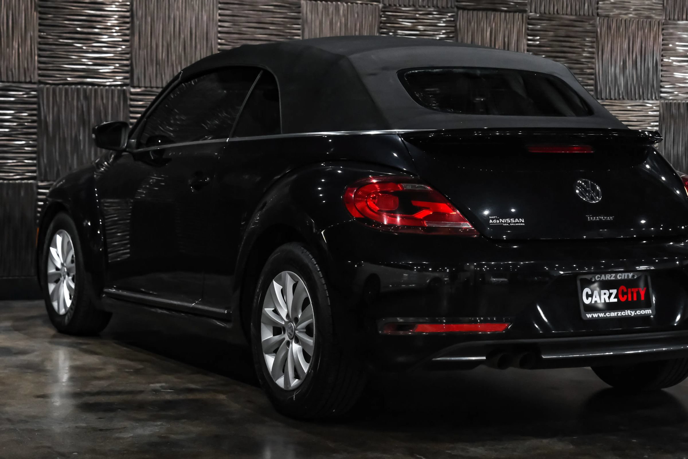 Used 2018 Volkswagen Beetle 2.0T Coast FWD image 18