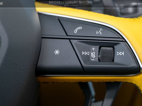 Used 2022 Lamborghini Urus AWD/4WD image 35