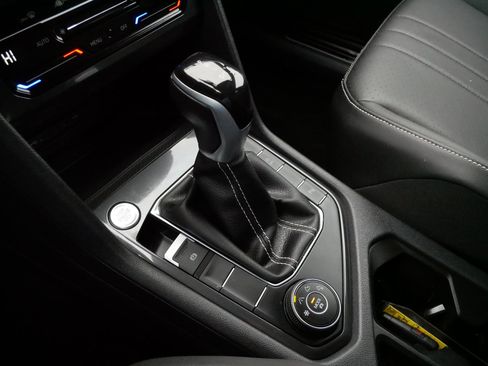 Certified 2023 Volkswagen Tiguan SE R-Line image 24