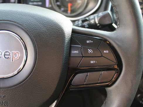 Used 2021 Jeep Cherokee Latitude Plus AWD/4WD image 29