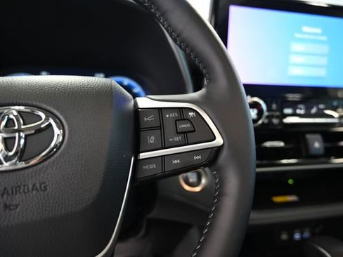 Used 2025 Toyota Highlander Platinum image 27