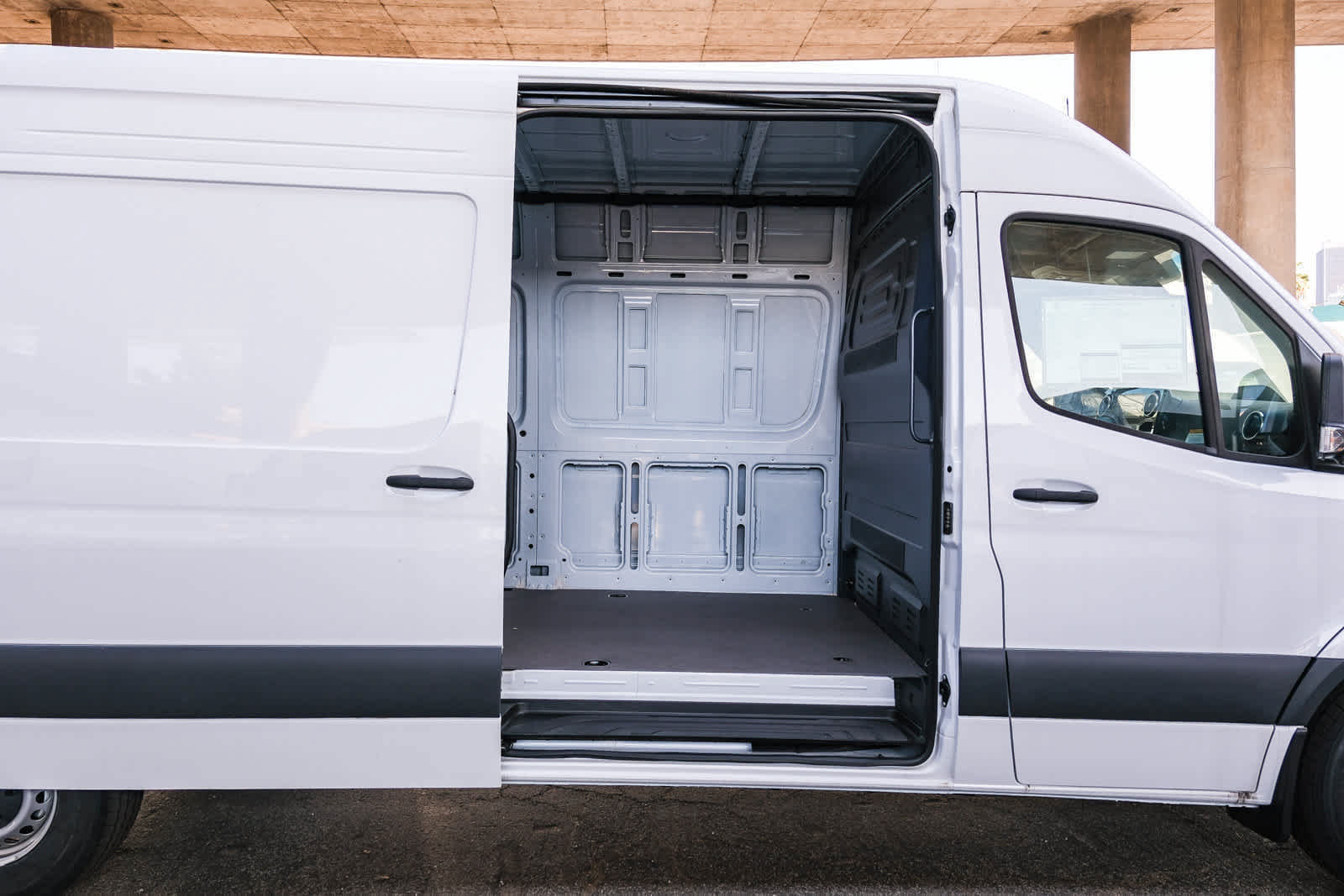 New 2025 Mercedes-Benz eSprinter 170 Cargo image 16