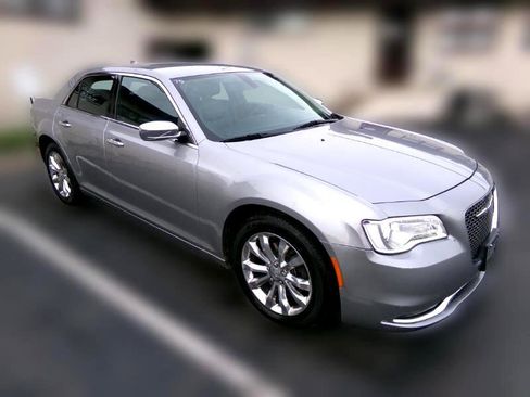 Used 2018 Chrysler 300 Limited image 1