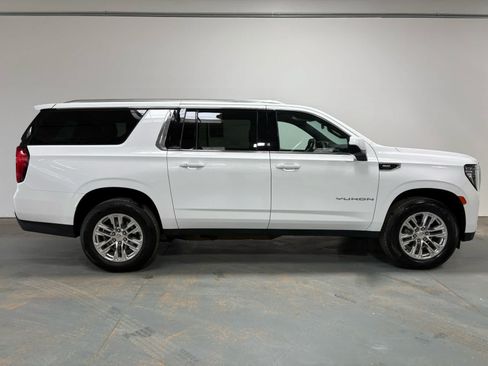 Used 2024 GMC Yukon XL SLE AWD/4WD image 7