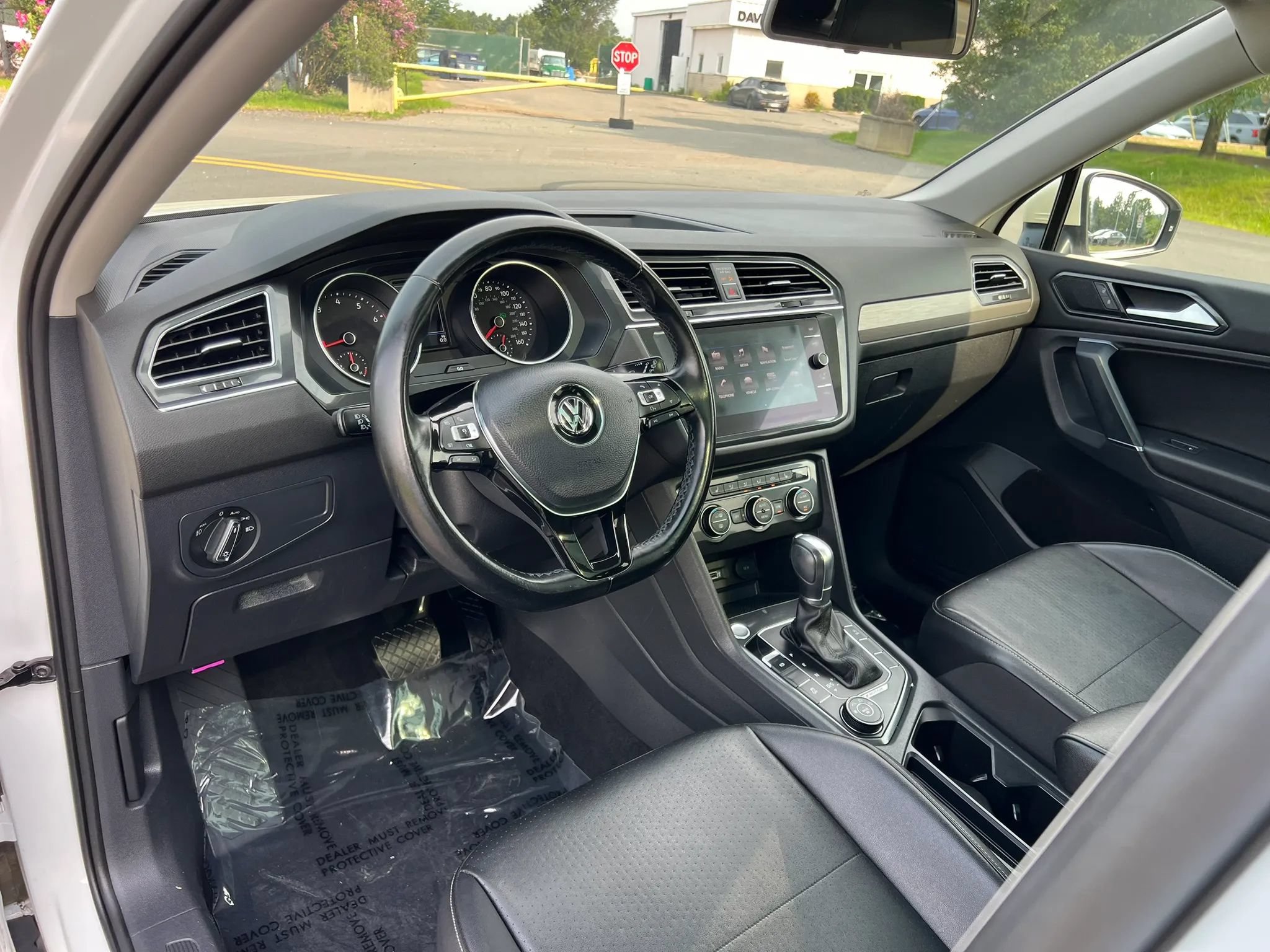 Used 2018 Volkswagen Tiguan SEL AWD/4WD image 15