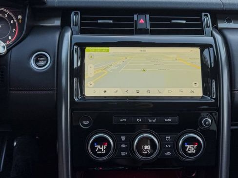 Used 2018 Land Rover Discovery HSE Luxury AWD/4WD image 18