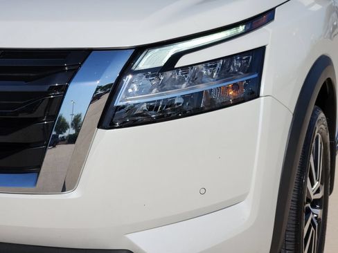 Used 2024 Nissan Pathfinder Platinum FWD image 10