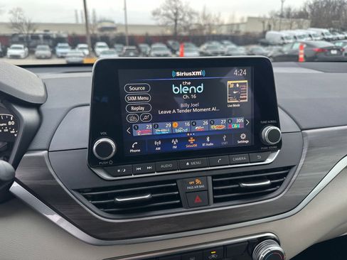 Used 2025 Nissan Altima 2.5 SV image 21