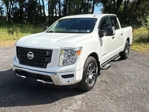 Used 2021 Nissan Titan SV w/ SV Convenience Package image 1