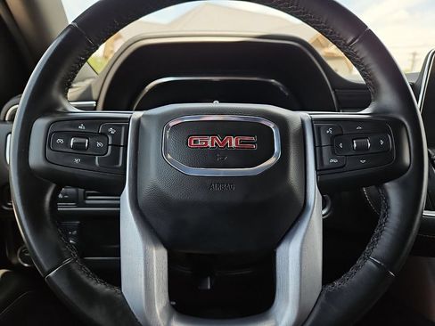 Used 2024 GMC Yukon SLT RWD image 30