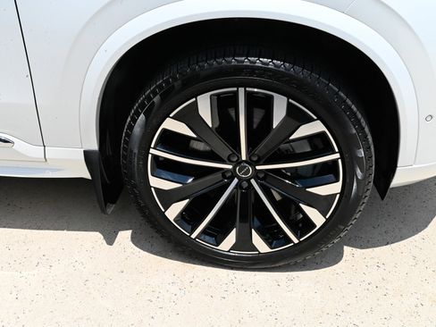 Used 2025 Volvo XC90 T8 Ultra w/ Protection Package Premier AWD/4WD image 12