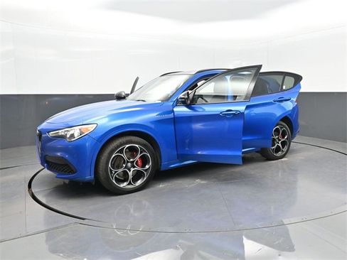 Used 2022 Alfa Romeo Stelvio Veloce image 39