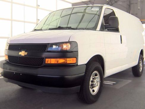 Used 2021 Chevrolet Express 2500 RWD image 6