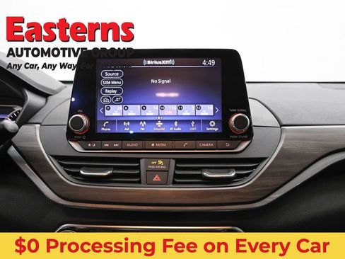 Used 2025 Nissan Altima 2.5 SV FWD image 12