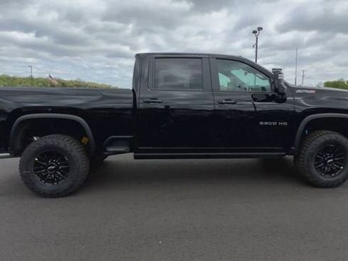New 2026 Chevrolet Silverado 2500 ZR2 AWD/4WD image 9