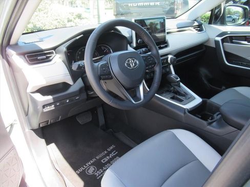 Used 2023 Toyota RAV4 XLE Premium image 16