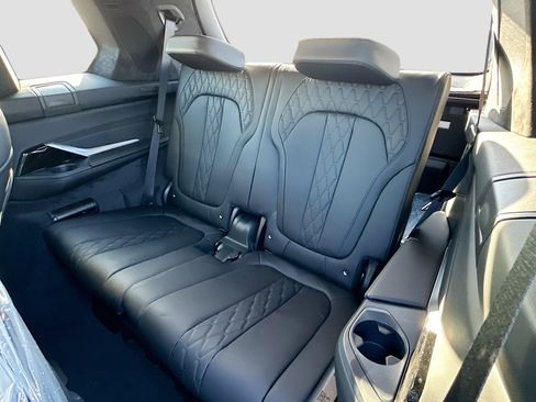 New 2026 BMW X7 M60i image 22