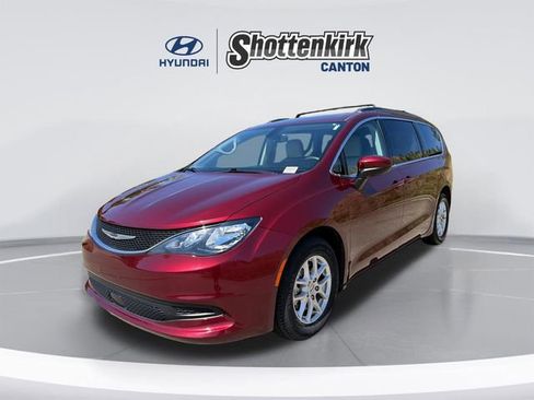 Used 2021 Chrysler Voyager Lxi image 1