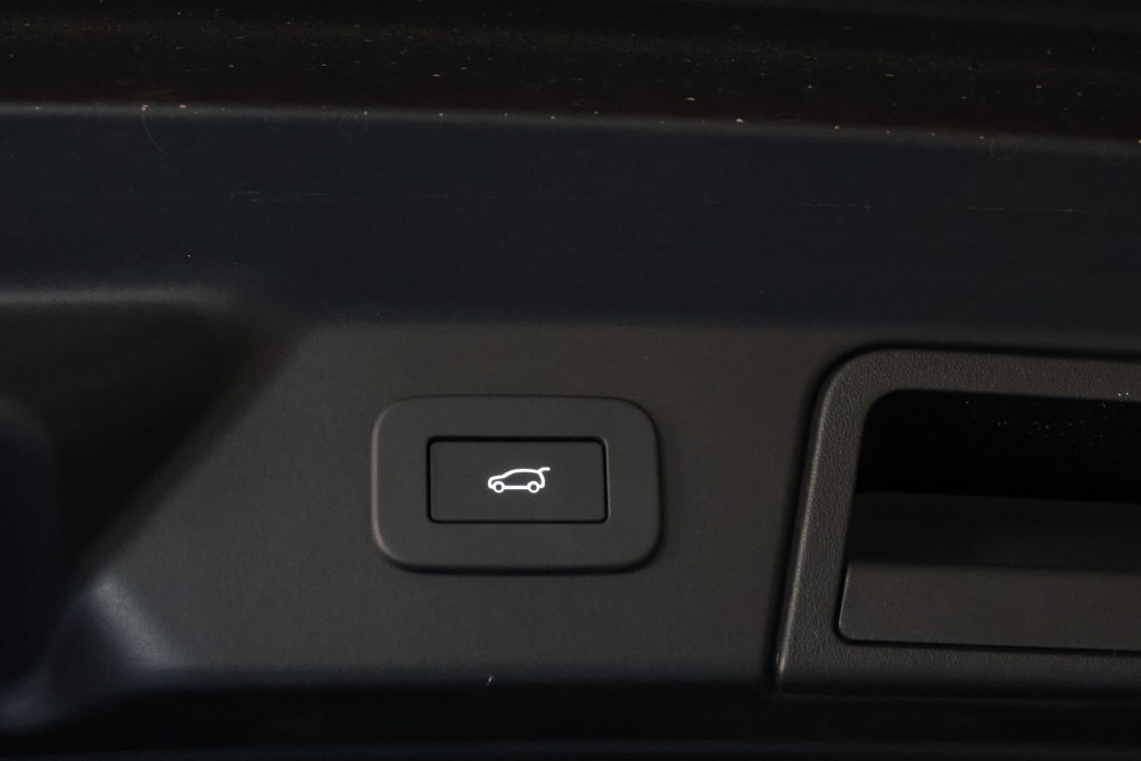 New 2026 Land Rover Range Rover Velar S AWD/4WD image 8