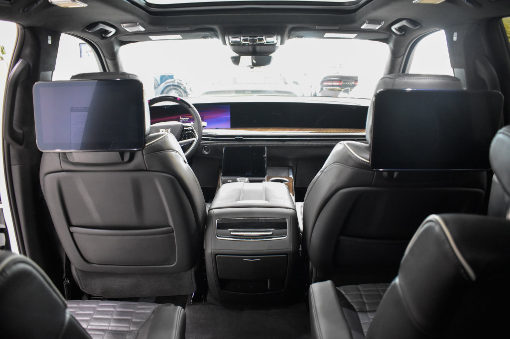 Used 2025 Cadillac Escalade ESV Sport Platinum w/ LPO, Floor Liner Package AWD/4WD image 34