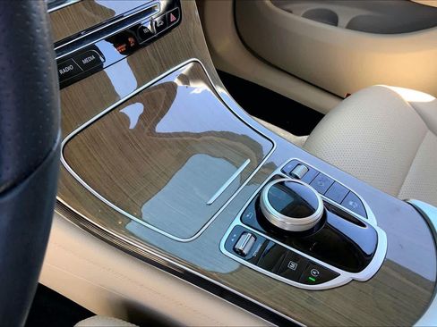 Used 2018 Mercedes-Benz GLC 300 4MATIC image 16