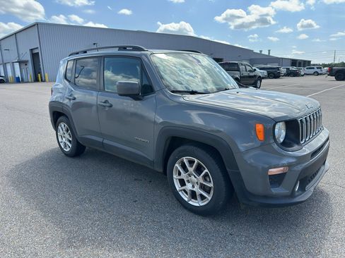 Used 2020 Jeep Renegade Latitude w/ Safety & Security Group II FWD image 3