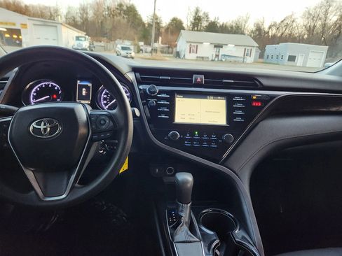 Used 2019 Toyota Camry LE image 29