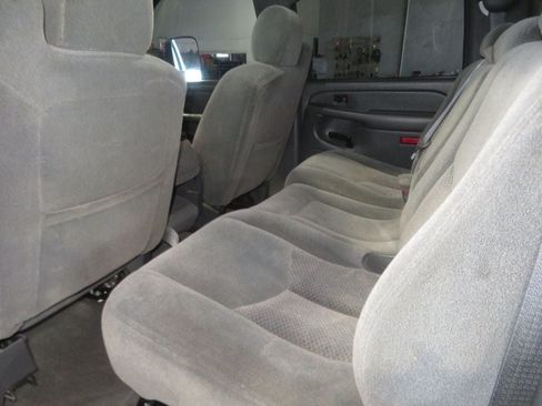 Used 2004 Chevrolet Silverado 2500 LS w/ Skid Plate Package AWD/4WD image 23