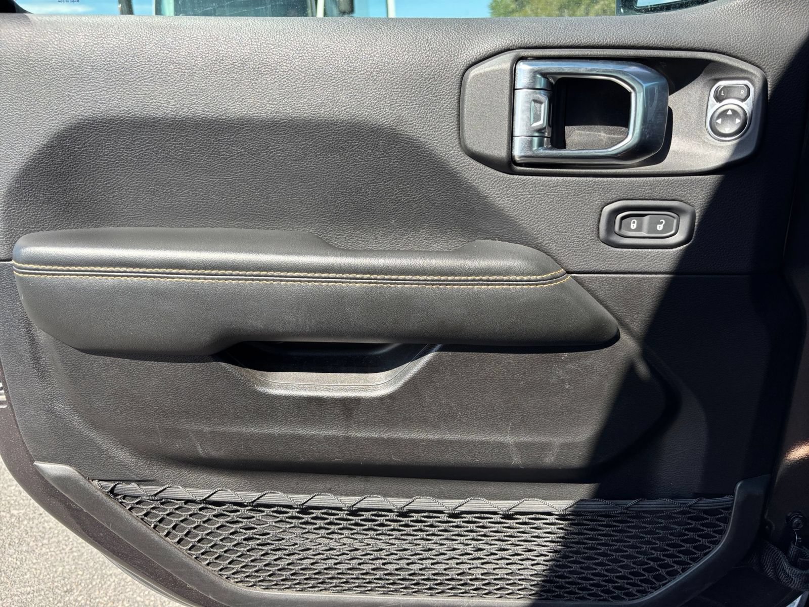 Used 2025 Jeep Wrangler Unlimited Sahara AWD/4WD image 18