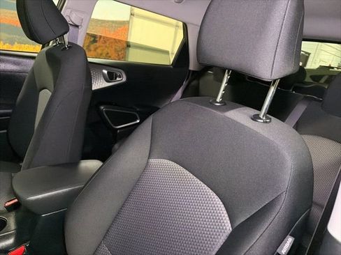 Used 2025 Kia Soul LX FWD image 21