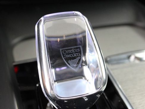 Certified 2025 Volvo XC60 B5 Ultra AWD/4WD image 43
