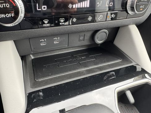 New 2025 Mitsubishi Outlander SE image 26