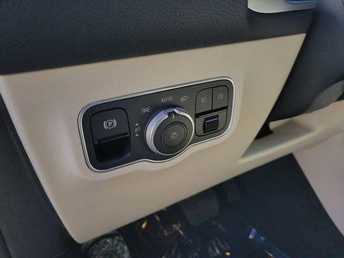 Certified 2025 Mercedes-Benz GLB 250 image 25