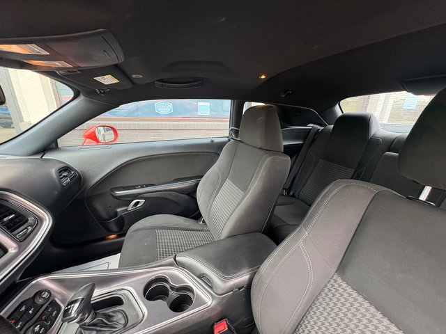 Used 2017 Dodge Challenger SXT w/ Driver Convenience Group RWD image 13