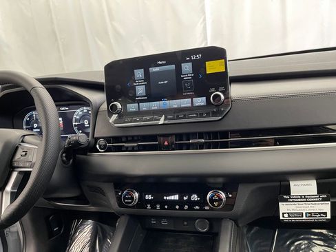 New 2025 Mitsubishi Outlander SE image 17