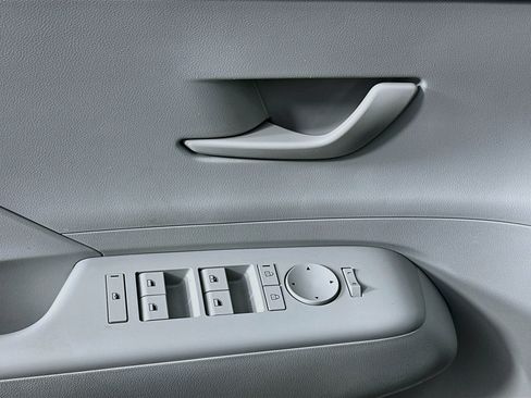 Used 2025 Hyundai Kona SEL FWD image 15