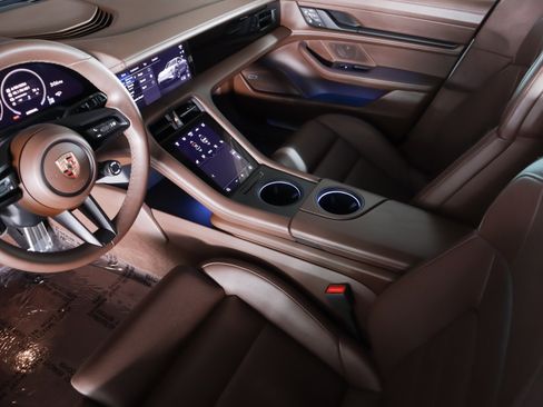 Certified 2026 Porsche Taycan 4S AWD/4WD image 18