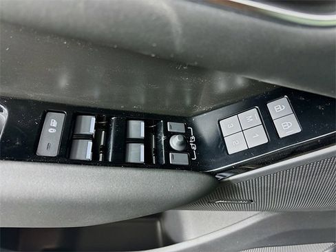 Used 2026 Land Rover Range Rover Velar S image 20