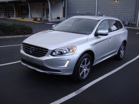 Used 2015 Volvo XC60 T6 AWD/4WD image 2
