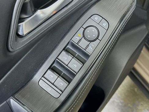 Used 2025 Nissan Rogue SV AWD/4WD image 19