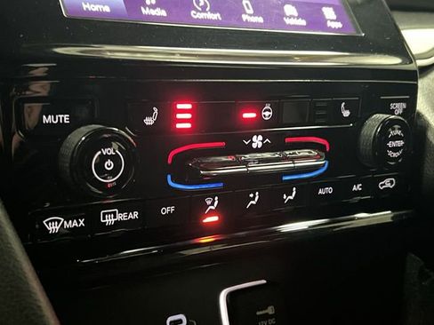 Used 2022 Jeep Grand Cherokee Altitude image 17