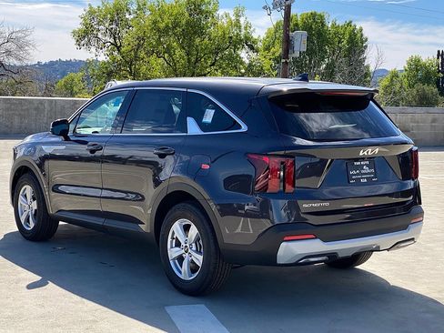 New 2026 Kia Sorento LX FWD image 4