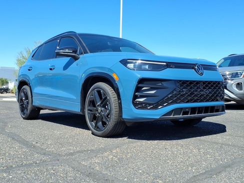 New 2026 Volkswagen Tiguan SE R-Line image 1