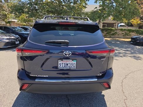 Used 2025 Toyota Highlander XLE AWD/4WD image 4