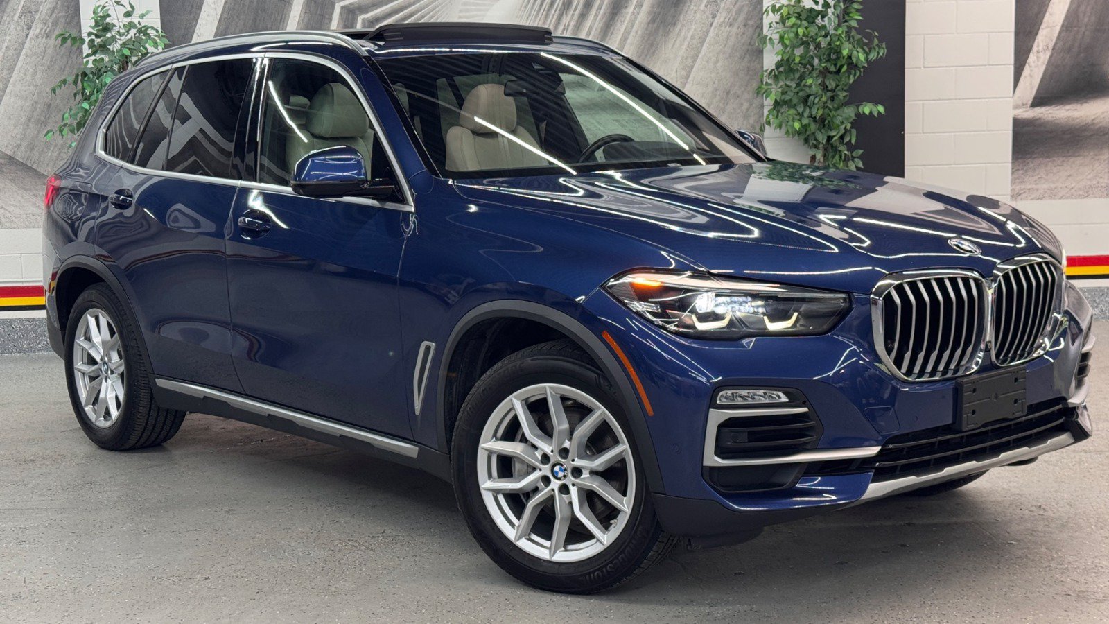 Used 2019 BMW X5 xDrive40i w/ Premium Package 2 AWD/4WD image 1